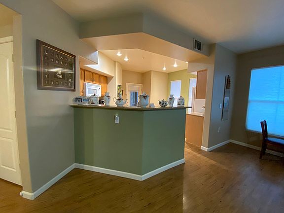 Kitchen and dining room for your use