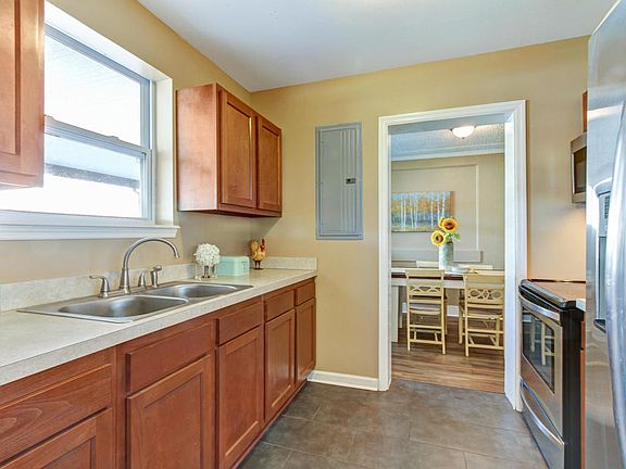 5th image of 4740 Colonial Ave