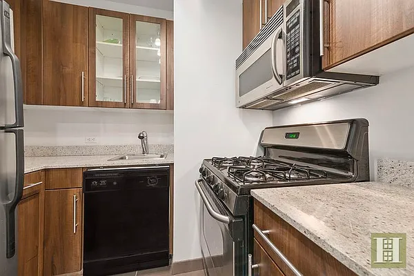 Rented by Halstead Real Estate | media 20