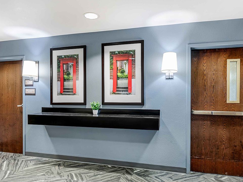 Lobby and Guest Check-in