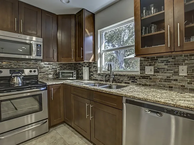 5511 Avenida Del Mare — Photo 11
