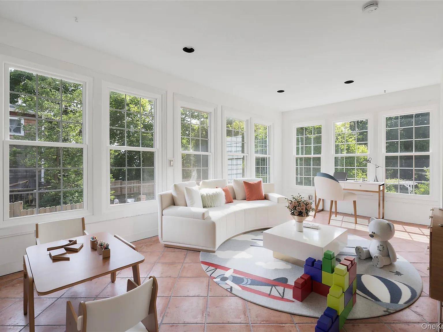 6 bed, 4.0 bath, 5130 sqft, $11,500 — Photo 4