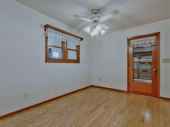5th image of 522 N Riverdale Dr