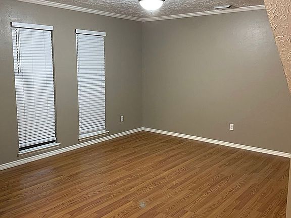 3rd image of 2907 Edgewood Ct