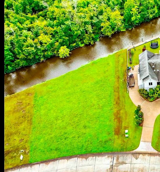 2nd image of 350 Keeley Ann Dr