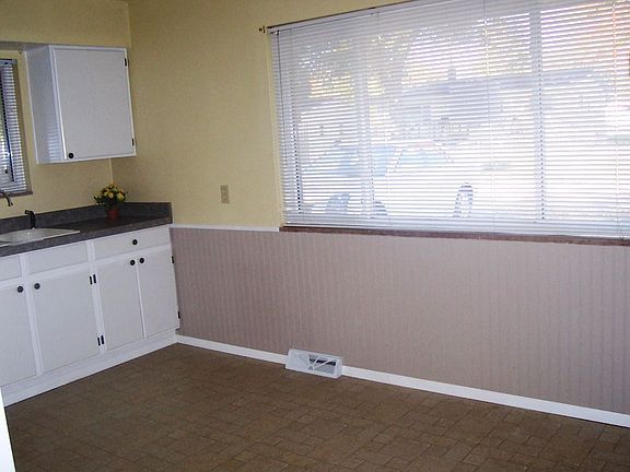Eat-in Kitchen