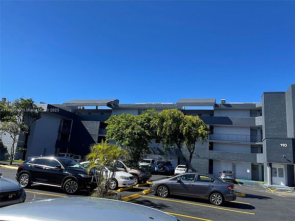 3rd image of 110 Fontainebleau Blvd APT 402