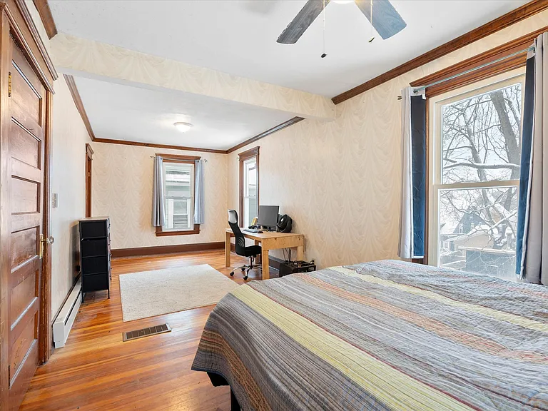 925 Westcott St — Photo 23