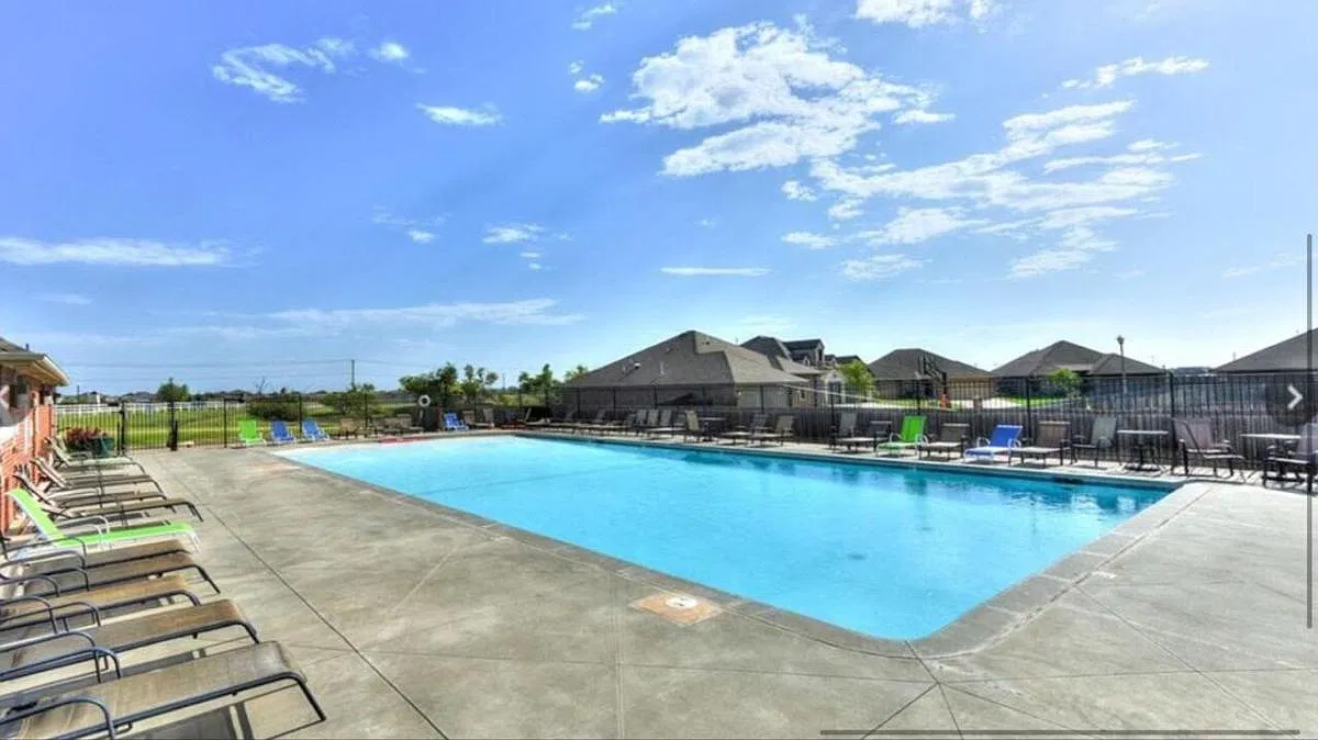 3 bed, 1555 sqft, $1,700 — Photo 4