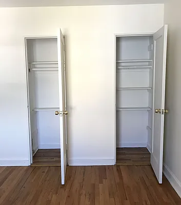 Rented by Zikos Realty Services | media 25