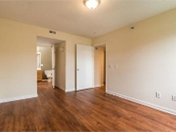 4th image of 111 Park Hill Ln