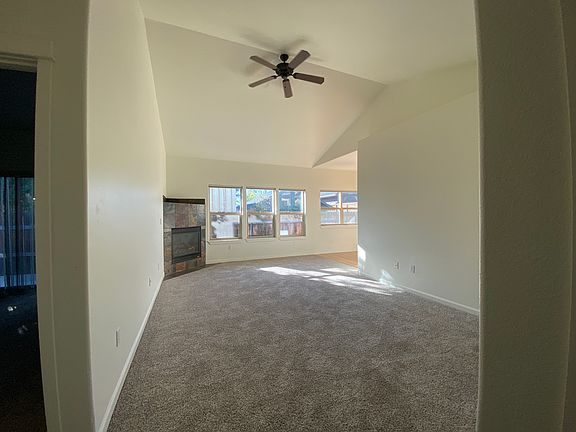 4th image of 1299 SW Tanner Ct #2