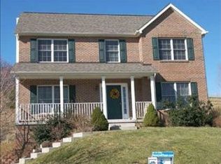 1040 S Lake Dr, Gibsonia, PA 15044