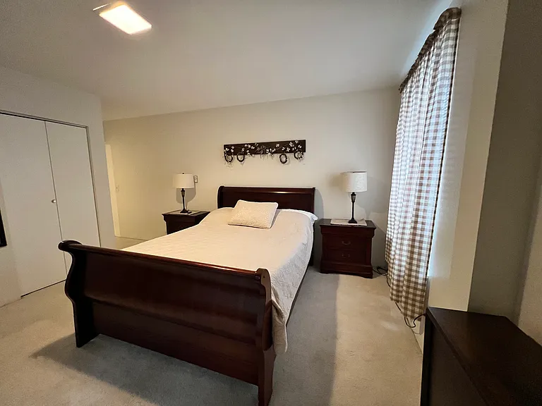 211 E 3rd St #3 — Photo 10