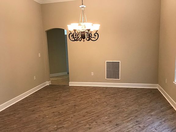 3rd image of 3451 Olympic Dr