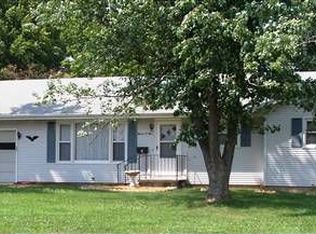 1105 Killarney Dr, Greenville, IL