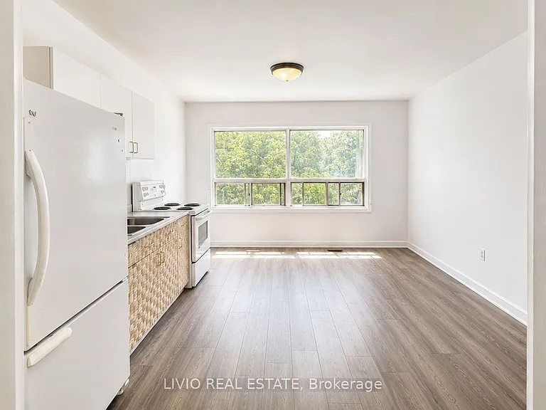2967 Saint Clair Ave E — Photo 5