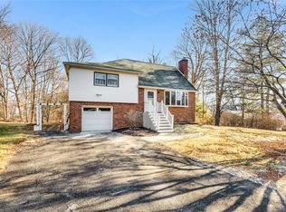 30 Alice Ln, Fishkill, NY 12524