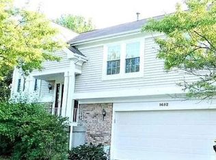 1652 Warrington Ln, Crystal Lake, IL 60014