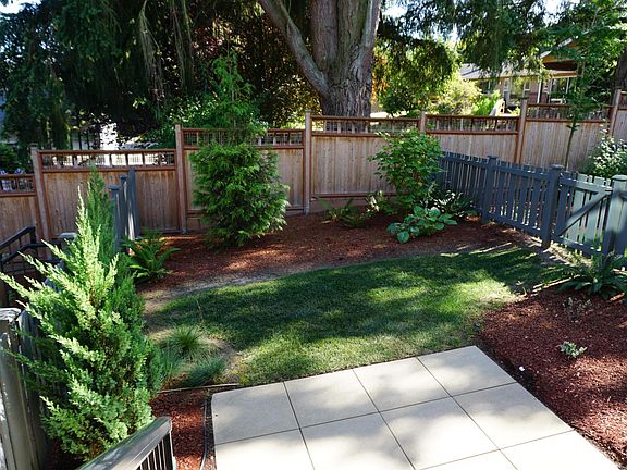 3rd image of 12327 NE 7th Pl #110