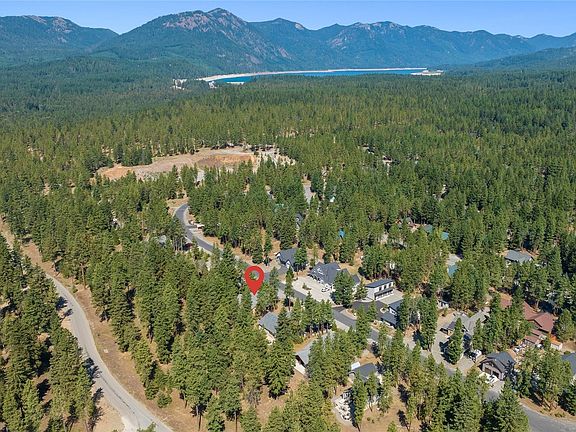 4th image of 240 Tamarack Drive
