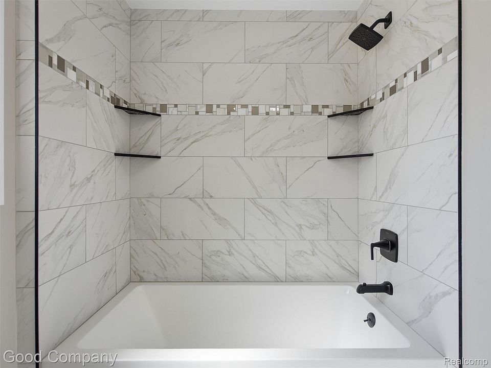 1112 Millard Ave, photo 22