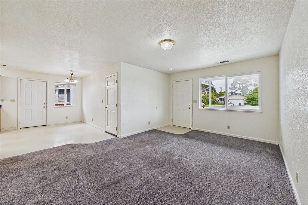 1055 Kirkwood Ct, McKinleyville, CA - View 6