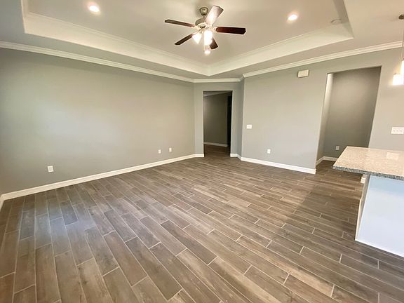 3rd image of 1018 Montrose St