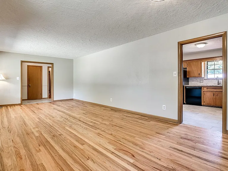 908 Birch Dr — Photo 9