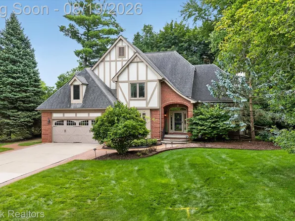 27261 Apple Tree Ln, Franklin, MI 48025