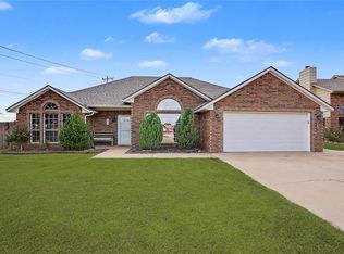 904 N Towne Cir, Altus, OK 73521