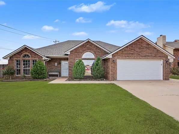 904 N Towne Cir, Altus, OK 73521