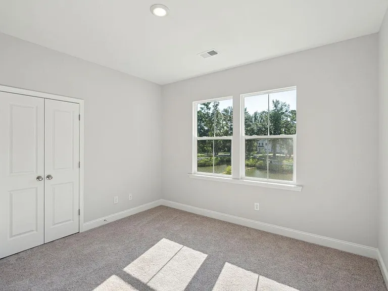 102 Hawthorne Landing Dr — Photo 13