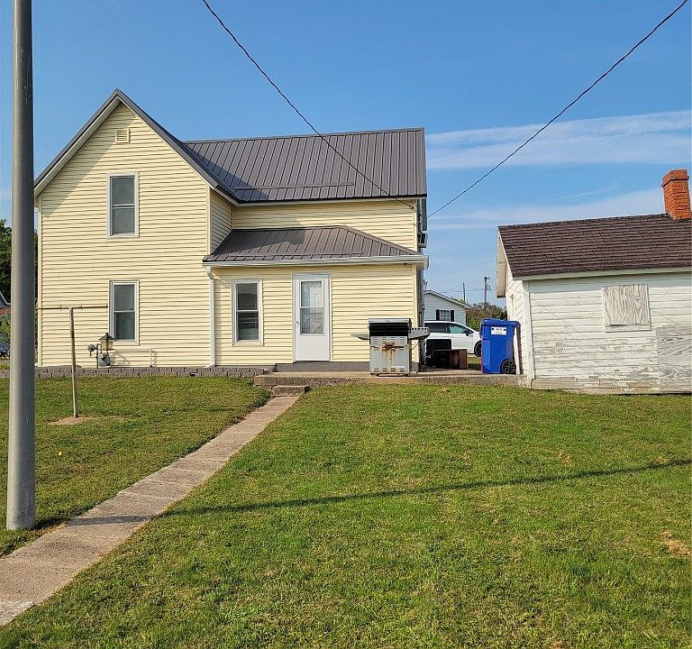 2nd image of 207 W Maple St