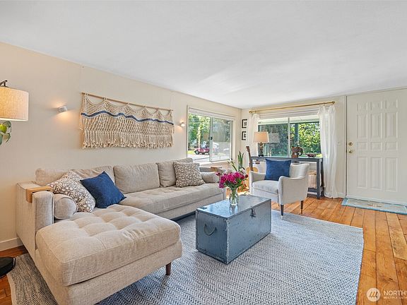 3rd image of 811 W Hazel Street