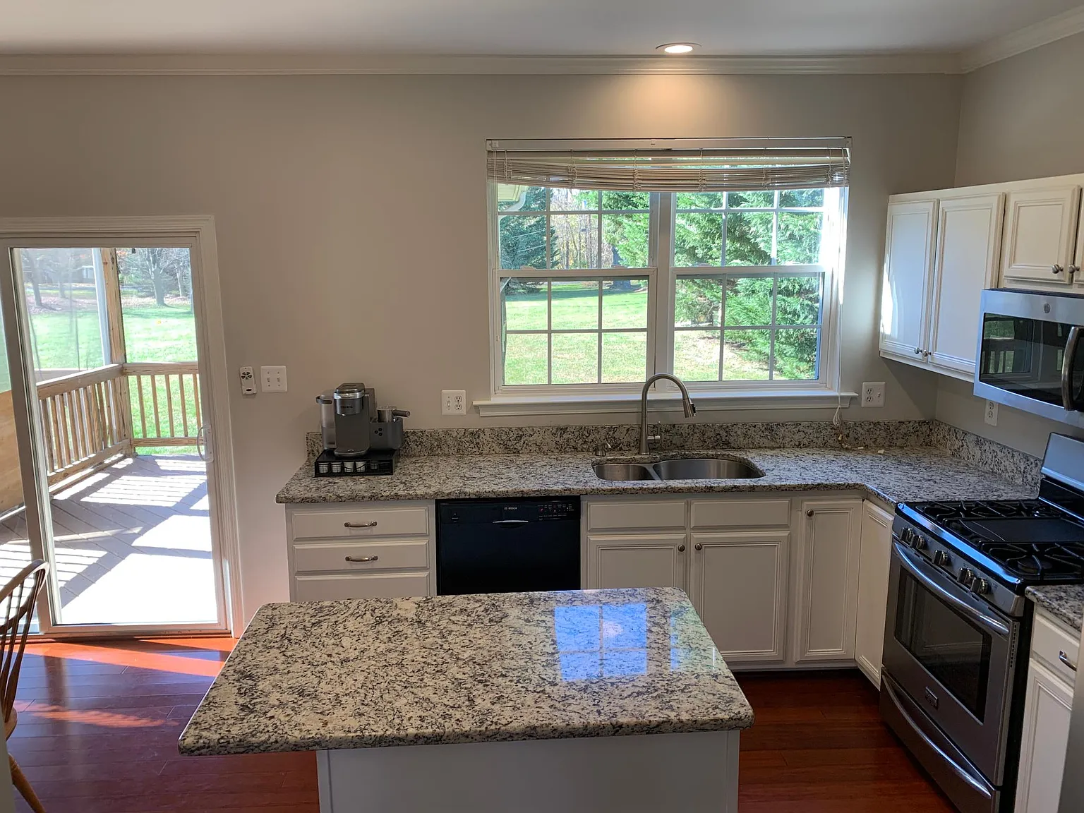 4 bed, 3396 sqft, $3,800 — Photo 3