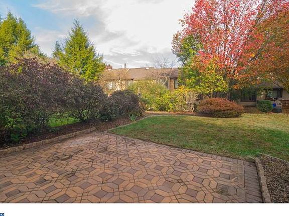 3rd image of 783 Trowbridge Dr