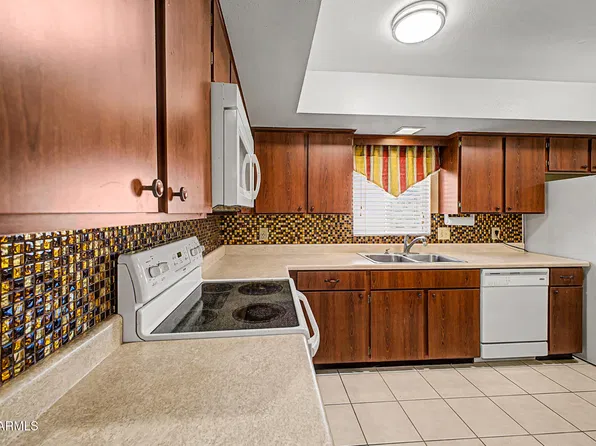 26423 S SNEAD Drive, Sun Lakes, AZ 85248