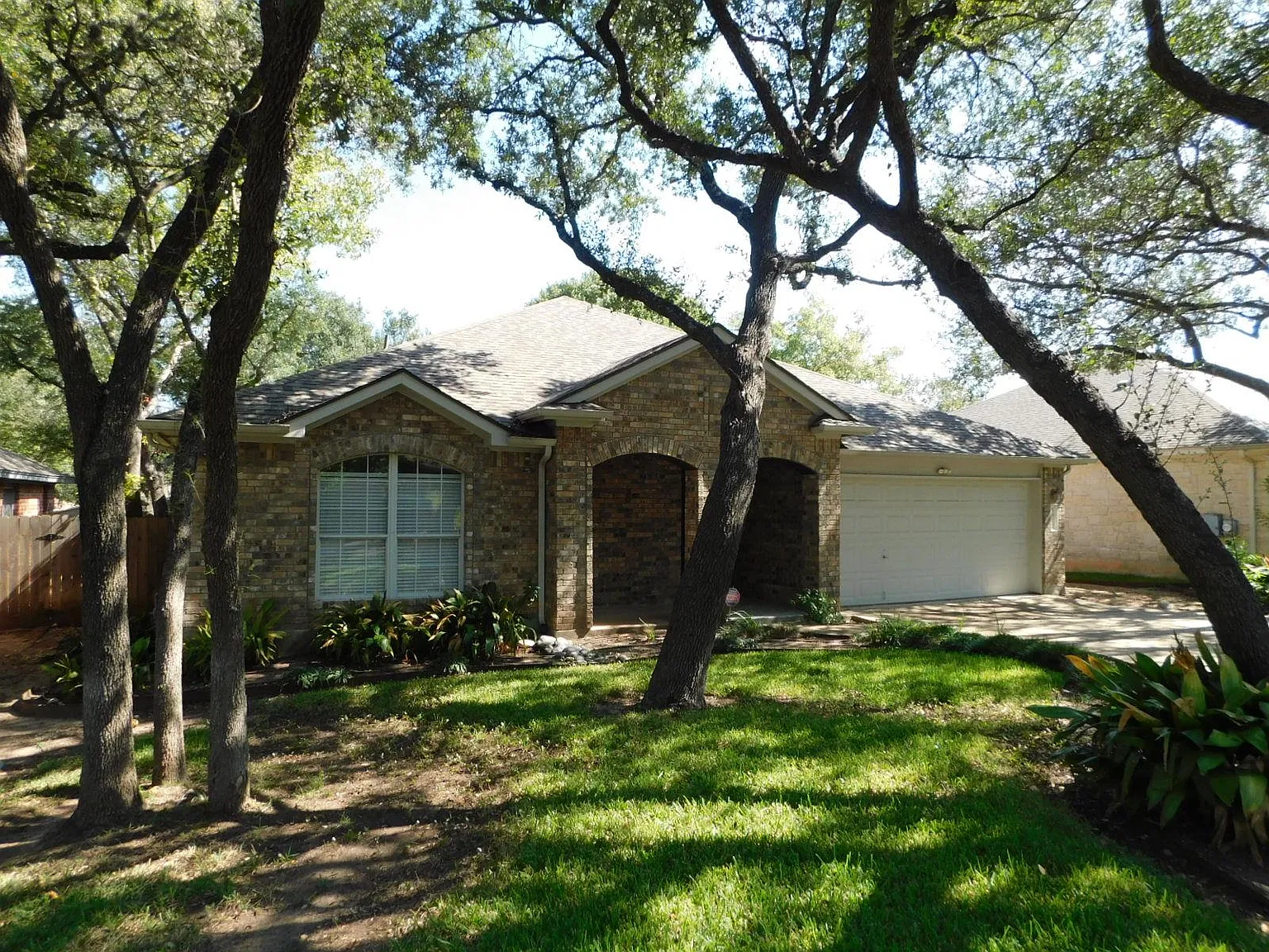 3 bed, 2.0 bath, 1859 sqft, $3,000 — Photo 1