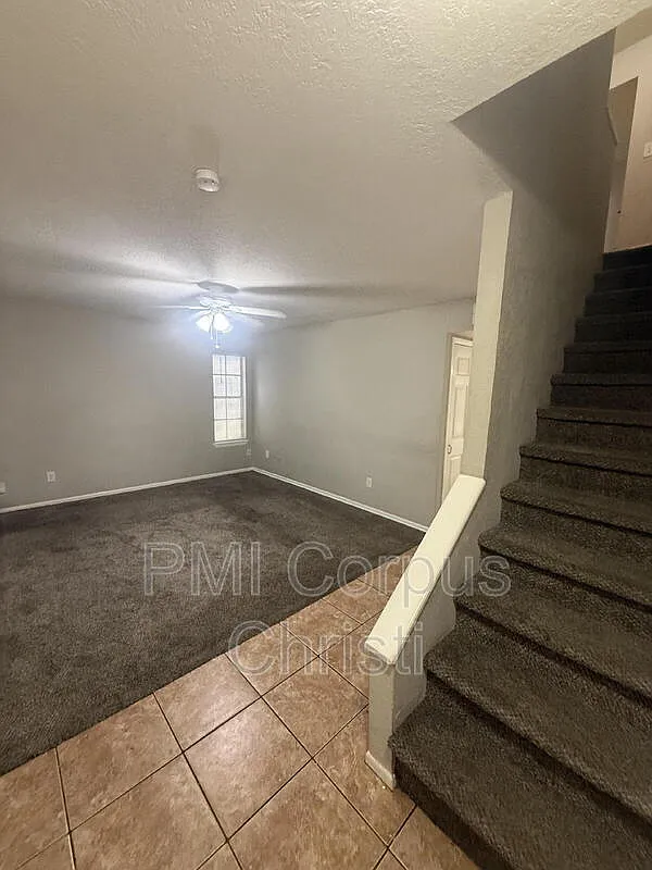 3 bed, 2.5 bath, 1411 sqft, $1,650 — Photo 2