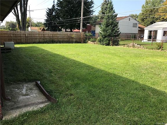 2nd image of 33632 Arrowhead St