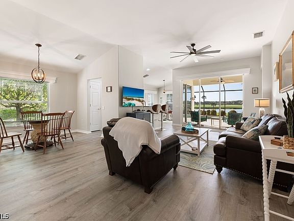 4th image of 10083 Oakhurst Way