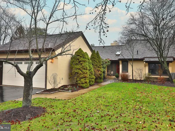 6 Hounds Run Ln, Blue Bell, PA 19422