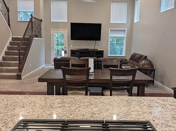 140 Delaware Dr, Delaware, OH 43015