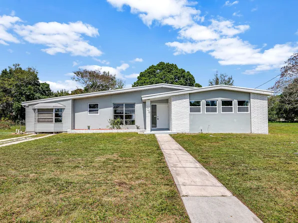 209 NE Prima Vista Boulevard, Port St Lucie, FL 34983