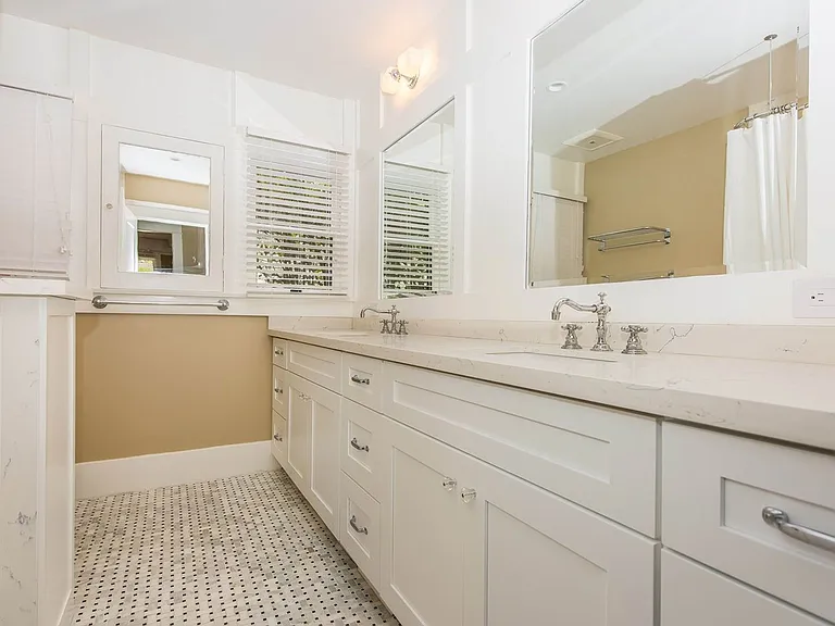 306 N Shaffer St — Photo 23