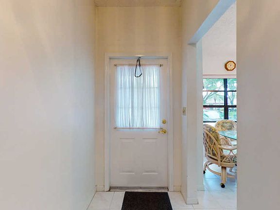 5th image of 1050 Parkside Green Dr APT D
