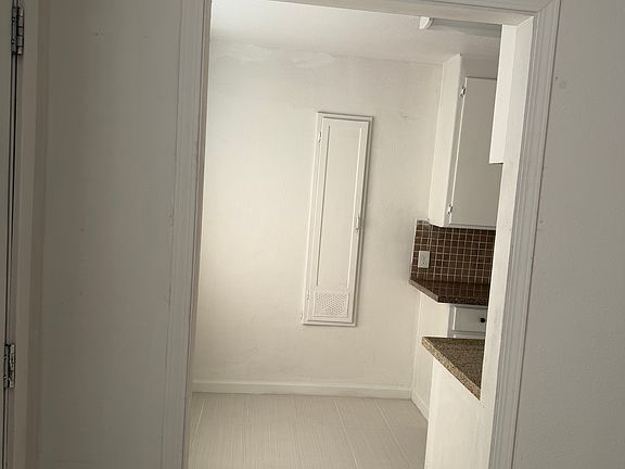 4th image of 1939 Darrah St APT 3
