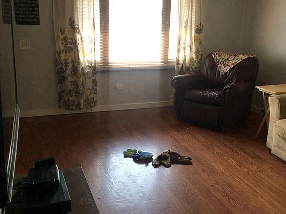 Living Room (Photo 1)