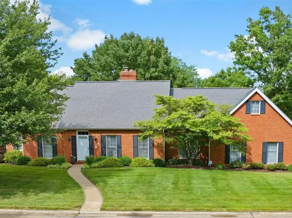 1 Lake Lorraine Dr, Swansea, IL 62226